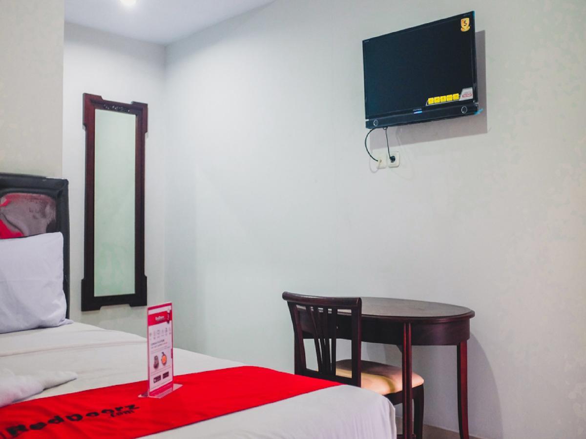 Wisma tamu Reddoorz @ Helvetia Medan